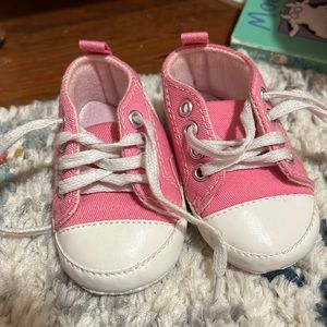 Pink baby ‘converse’ size 2